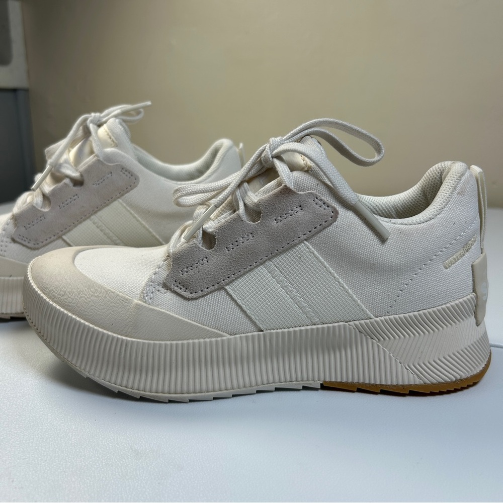 Sorel Women's Out N About III Sneaker White Cream Size 5